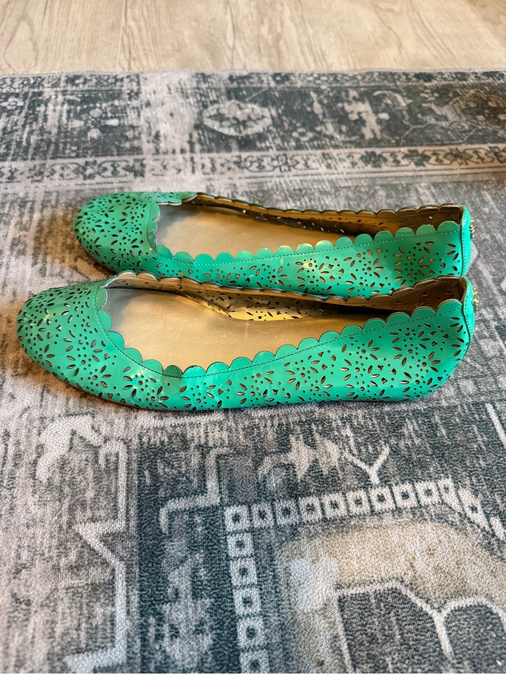 Coach Women’s Scalloped Laser-Cut Ballet Flats in Teal size 9